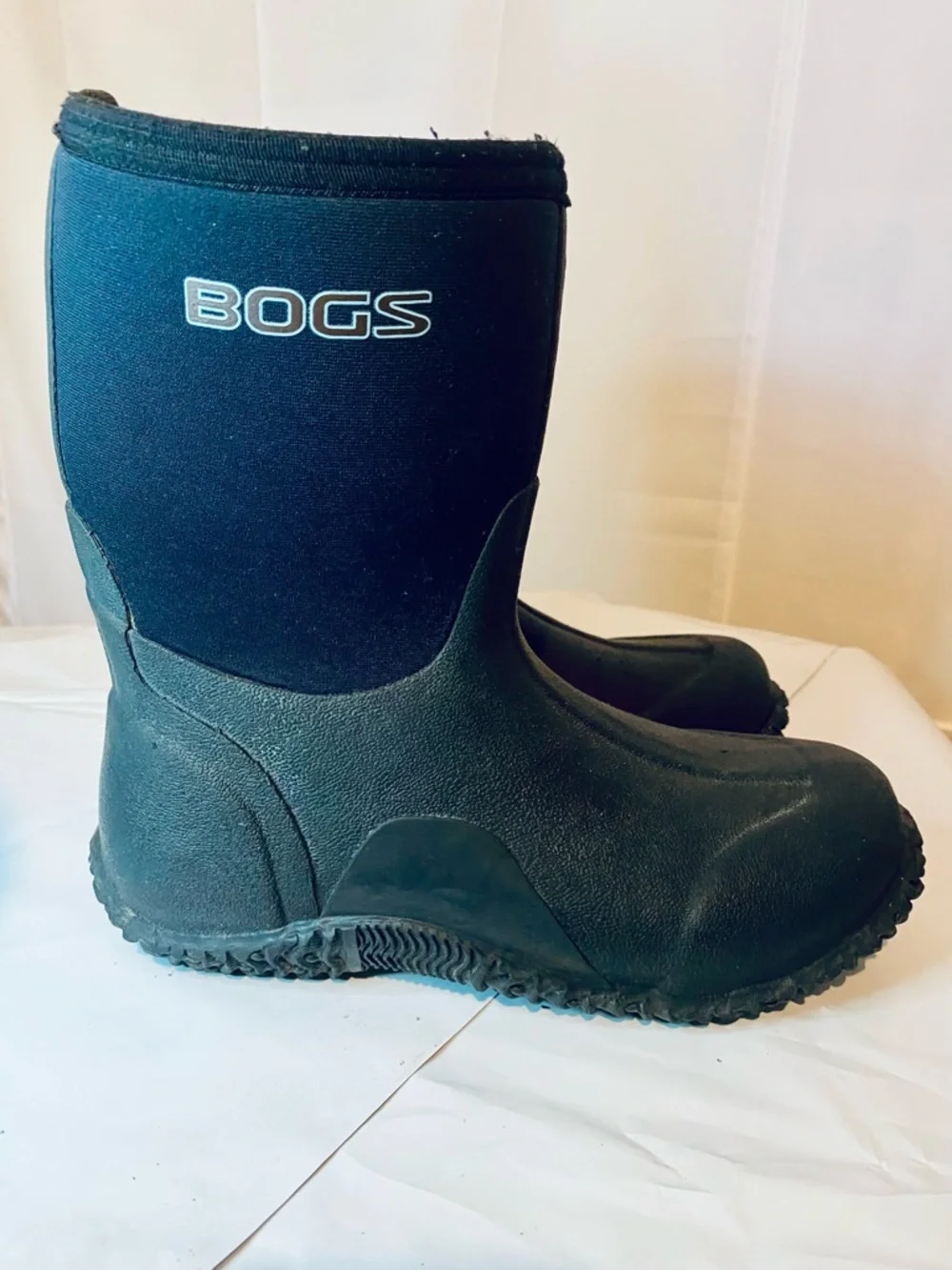 Bogs Women's Blue and Black Winter Rain Boots Size 8